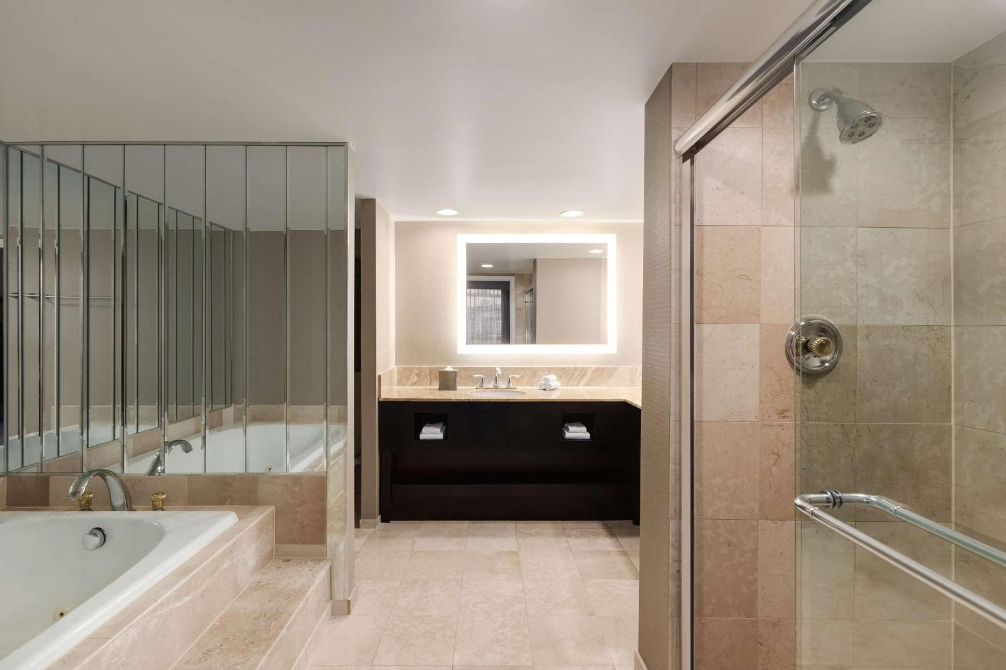 Laguardia Plaza Hotel Нью-Йорк Екстер'єр фото